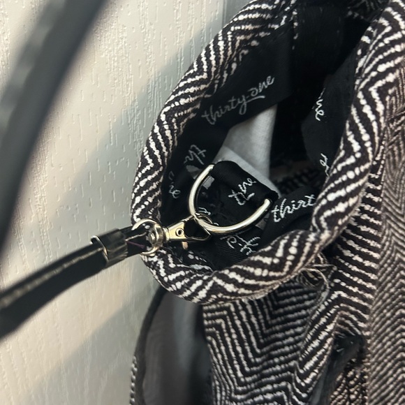 Thirty-One Black and White Chevron Tote - Picture 10 of 11